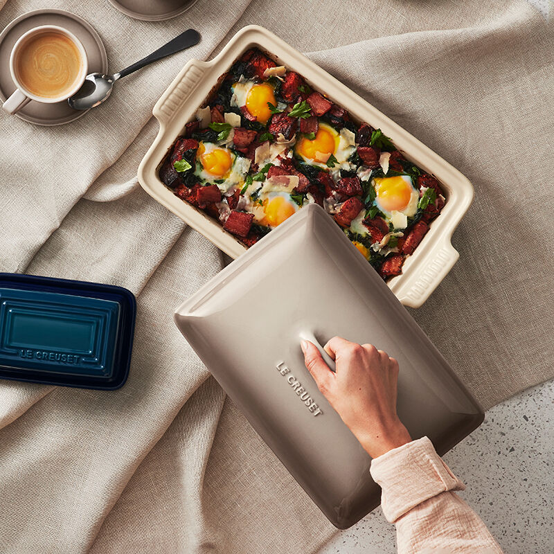 ル・クルーゼ Stoneware Rectangular Casserole Dish with Lid | Le Creuset
